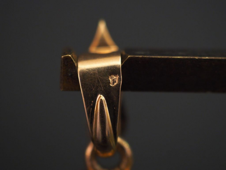 Pendentif porte-photo Napoléon III de forme ovale en or jaune, à décor