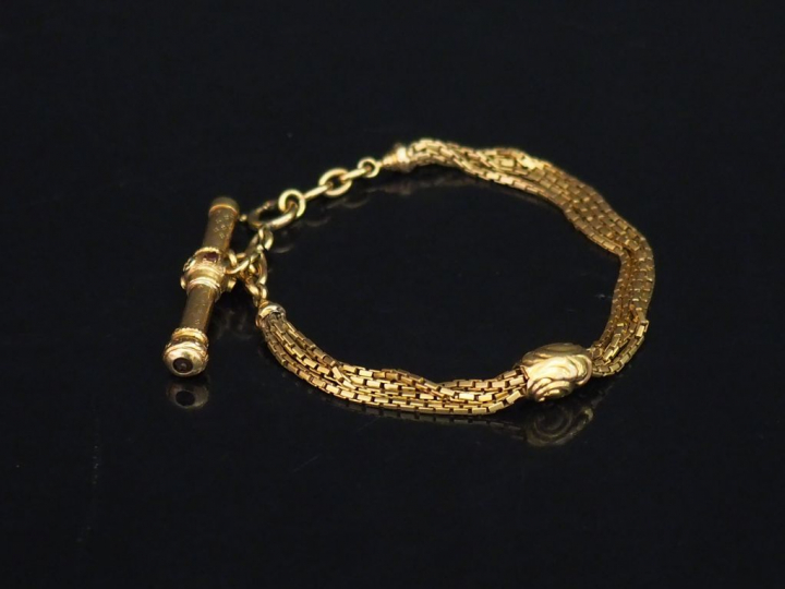 Giletière Napoléon III en or jaune et petites pierres de couleur.  Lon