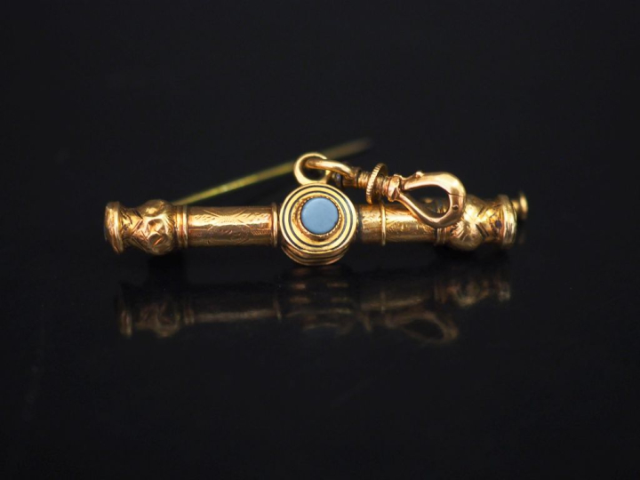 Broche porte montre Napoléon III en or jaune, sertie en son centre d'u