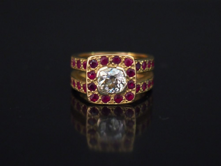Bague en or jaune, sertie en son centre d’un diamant taille ancienne d
