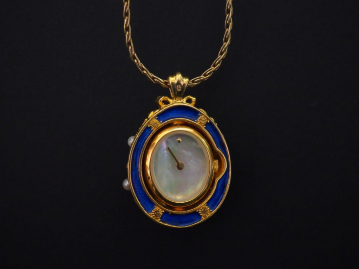 MAISON FABERGE Montre "L'œuf Impérial aux Sept Perles" en argent massi