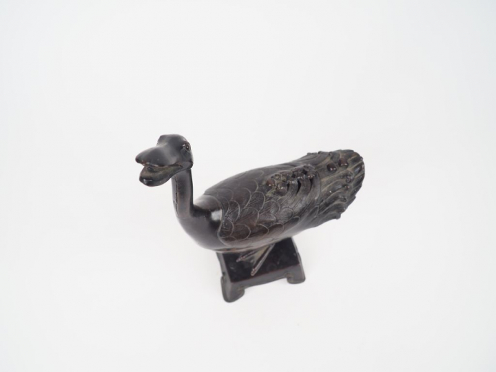 Brule parfum en bronze à patine brune en forme de canard.  Chine XVIII
