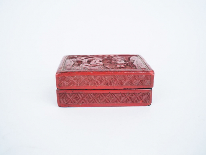 Boite en laque   Chine XIXème  Dim. 9,5 x 6,5 cm