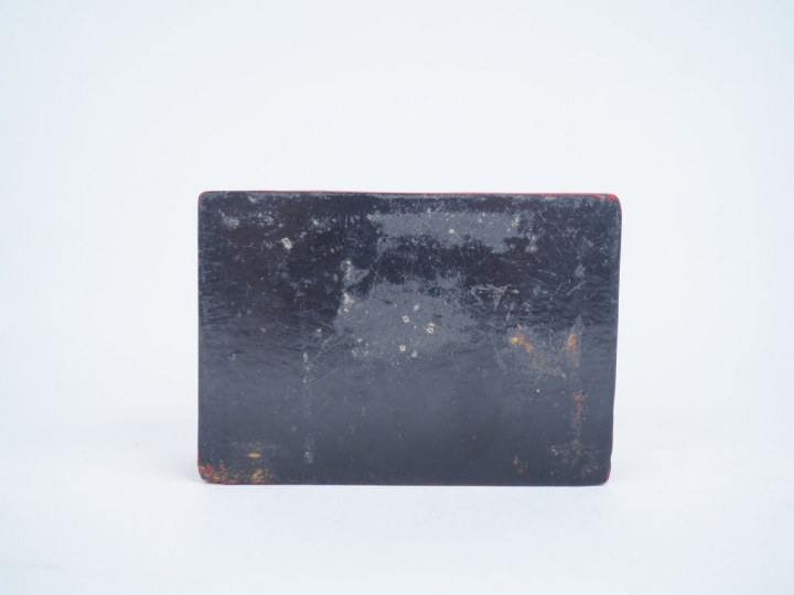 Boite en laque   Chine XIXème  Dim. 9,5 x 6,5 cm