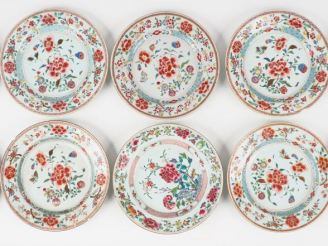 Vente aux enchères Neuf assiettes en porcelaine et émaux de la famille rose au modèle, à 