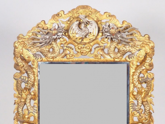 Vente aux enchères Important miroir, encadrement en bois sculpté en feuille d'argent et d