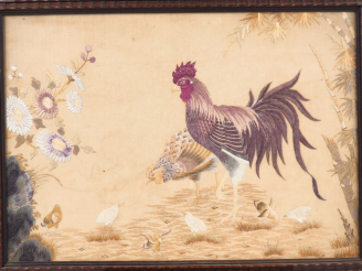Vente aux enchères Soie brodée début XXème "coq, poules et poussins". Chine du Sud, Indoc