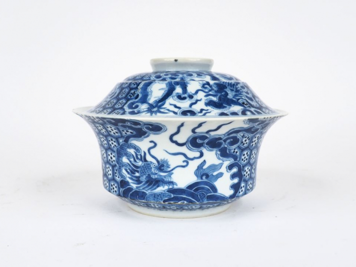 Vietnam, période Thiêu Tri (1840-1847) Grande coupe couverte en porcel