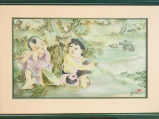 Vente aux enchères TU DUYEN."Enfant jouant de la flûte devant une jeune fille dans un pay