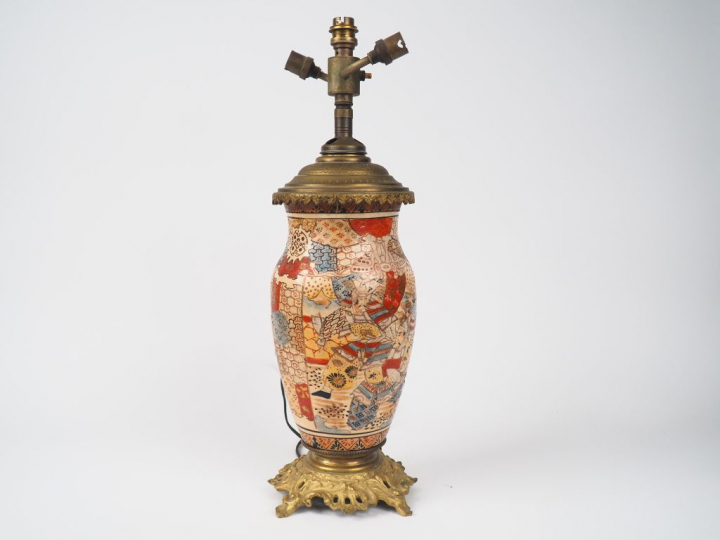 Vase en faience de Satsuma décor de motifs géométriques.  Japon 1920 p