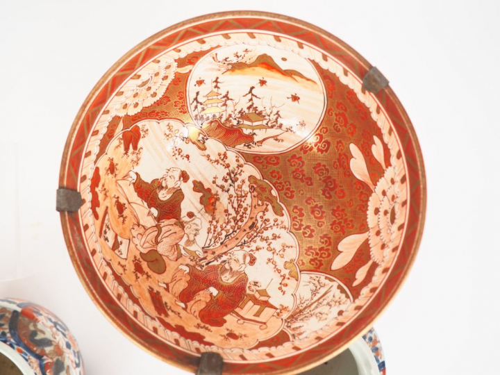Lot comprenant : 9 faiences et porcelaines du Japon formé d'un couverc