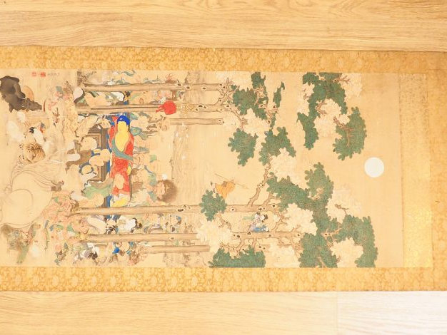Peinture sur soie montée en kakémono représentant le bouddha en attitu