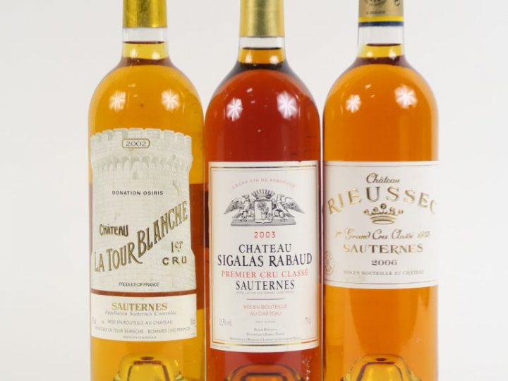 3 BOUTEILLES 1er CC SAUTERNES : 1 CHÂTEAU LA TOUR BLANCHE 2002 - 1 CHÂ