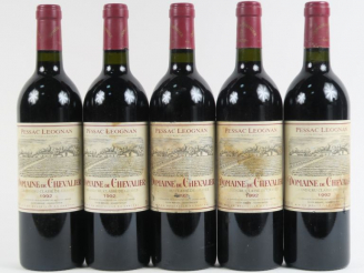 Vente aux enchères 5 BOUTEILLES DOMAINE DE CHEVALIER GCC GRAVES - 1992 - ELT