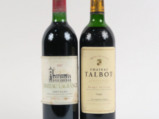 Vente aux enchères 2 BOUTEILLES GCC ST JULIEN : 1 CHÂTEAU TALBOT 1986 HEP - 1 CHÂTEAU LAG