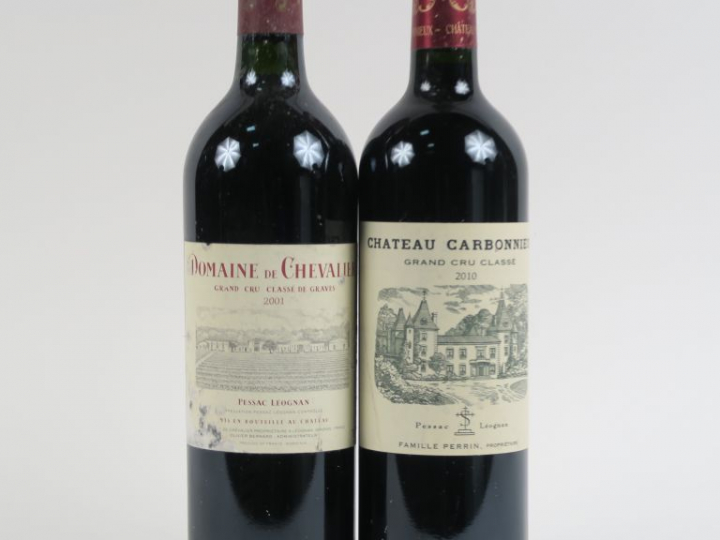 2 BOUTEILLES CC GRAVES : 1 CHÂTEAU CARBONNIEUX 2010 - 1 DOMAINE DE CHE