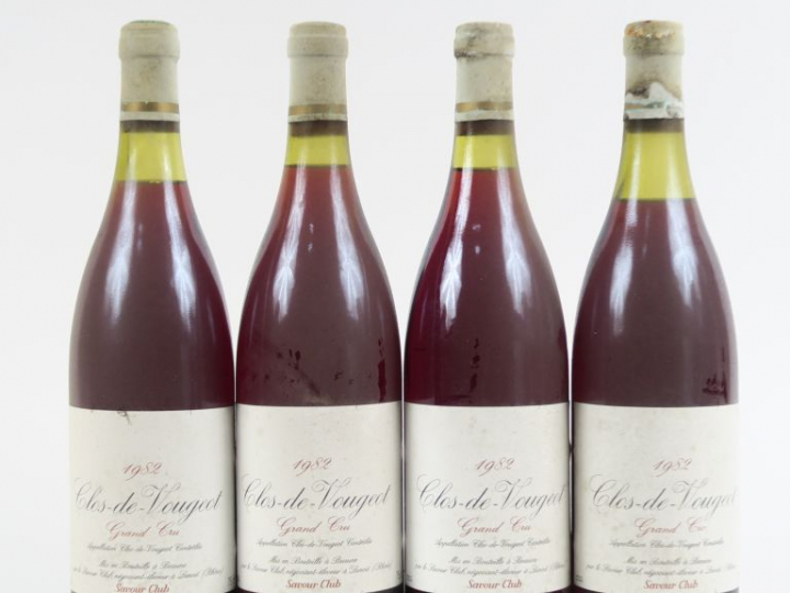 4 BOUTEILLES CLOS DE VOUGEOT GC SAVOUR CLUB - 1982