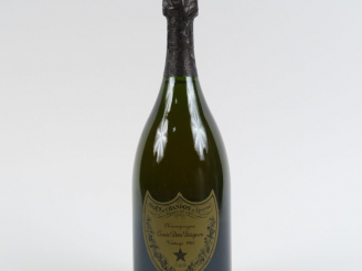 Vente aux enchères 1 BOUTEILLE CHAMPAGNE DOM PÉRIGNON - 1985 - COFFRET - NIVEAU LIMITE CO