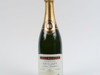 Vente aux enchères 1 BOUTEILLE CHAMPAGNE LOUIS ROEDERER 'BRUT' - 1989 - COFFRET