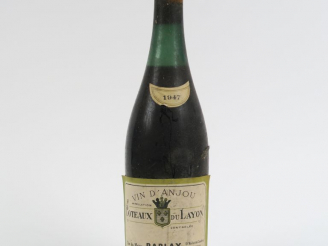 Vente aux enchères 1 BOUTEILLE COTEAUX DU LAYON 'CLOS DU MAINE' RABLAY - 1947 - 4,5 CM