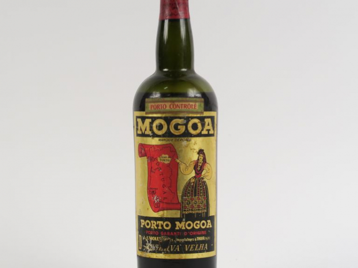1 VIEILLE BOUTEILLE PORTO MOGOA 'RESERVA VELHA'