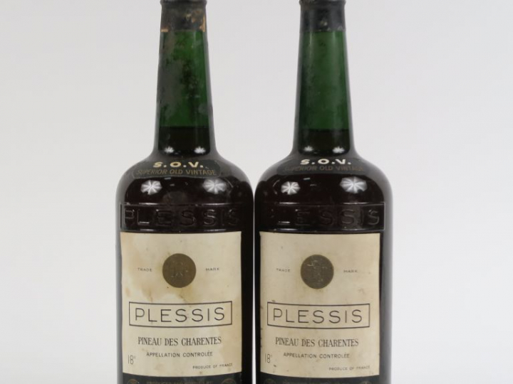 2 VIEILLES BOUTEILLES PINEAU DES CHARENTES PLESSIS 18°