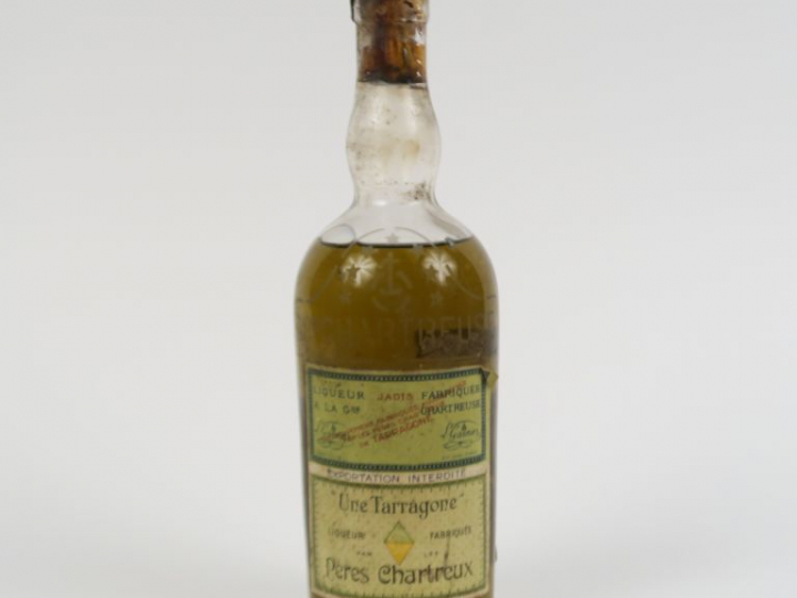 1 DEMIE BOUTEILLE CHATREUSE TARRAGONE PÉRIODE 1932/1935 - BOUCHON ET C