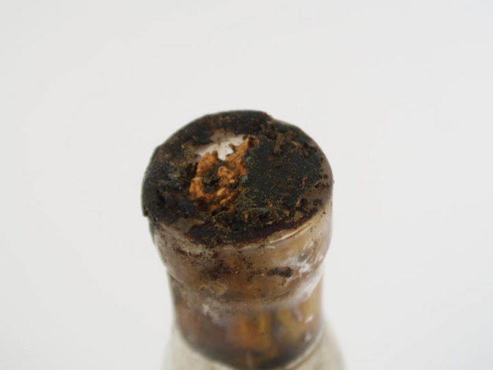 1 DEMIE BOUTEILLE CHATREUSE TARRAGONE PÉRIODE 1932/1935 - BOUCHON ET C