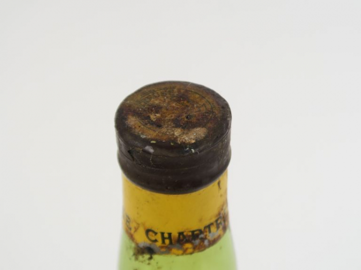 1 DEMIE BOUTEILLE CHARTEUSE JAUNE PÉRIODE 1956/1964 - NIVEAU BAS