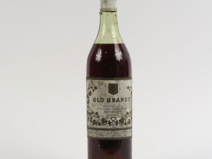 1 VIEILLE BOUTEILLE OLD BRANDY NOËL SALLES - CAPSULE LÉGER ABIMÉE