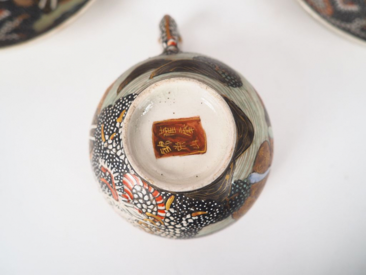 Service à thé en porcelaine de Satsuma à décor de dragons et arraths d