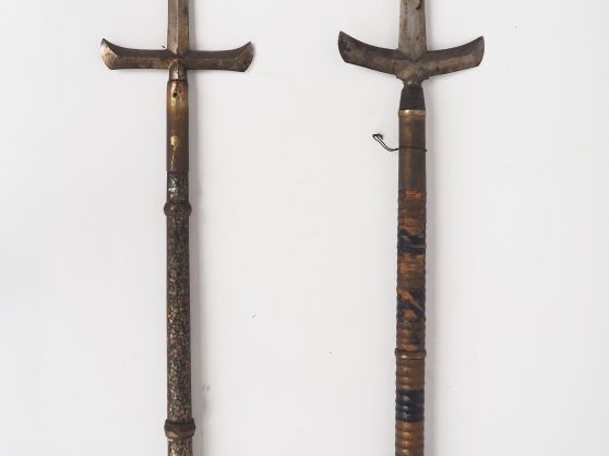 Japon, période Edo,  Deux lances de types jumonji-yari, les longs manc