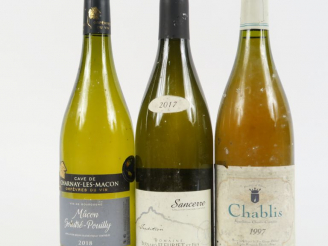 Vente aux enchères 3 BOUTEILLES : 1 CHABLIS 1997 - 1 MACON SOLUTRÉ POUILLY 2018 - 1 SANCE