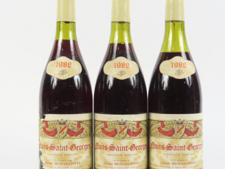Vente aux enchères 3 BOUTEILLES NUITS ST GEORGES CLAUDE BROCARD FERRÉ - 1982 - 1 à 4,5 CM