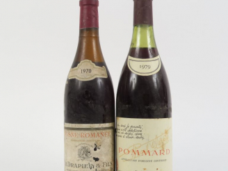 Vente aux enchères 2 BOUTEILLES : 1 VOSNE ROMANÉE CH. DRAPIER   FILS 1970 4,5 CM - 1 POMM