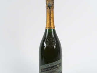 Vente aux enchères 1 BOUTEILLE CHAMPAGNE 'CUVEE GRANDISSIME' VICTOR CLICQUOT - 1966 - 1,5