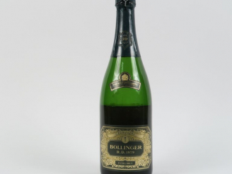 Vente aux enchères 1 BOUTEILLE CHAMPAGNE BOLLINGER R.D. - 1979 - COFFRET - VIDANGE