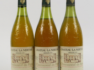 Vente aux enchères 3 BOUTEILLES CHATEAUNEUF DU PAPE BLANC CHÂTEAU LA NERTHE - 1989 - 1 à 