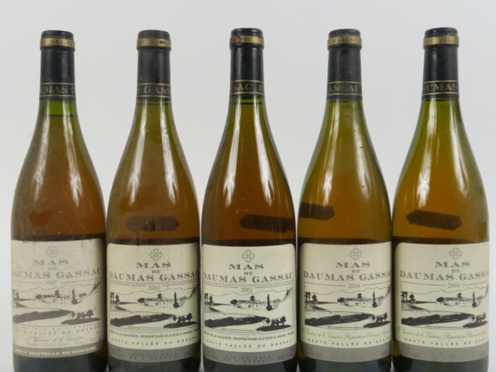 5 BOUTEILLES MAS DE DAUMAS GASSAC BLANC : 1 de 1997 - 2 de 2001 - 2 de