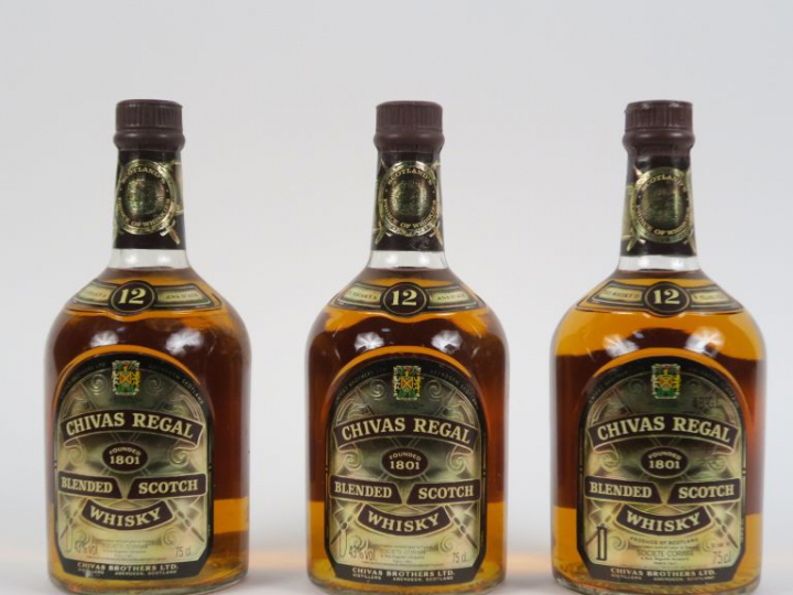 3 BOUTEILLES CHIVAS REGAL 43° - COFFRET