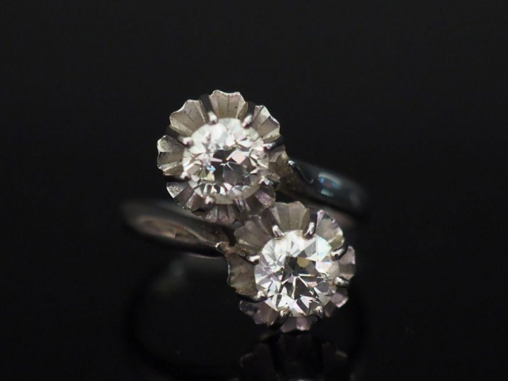 Bague dite "Toi   Moi" en platine et or blanc, sertie de deux diamants