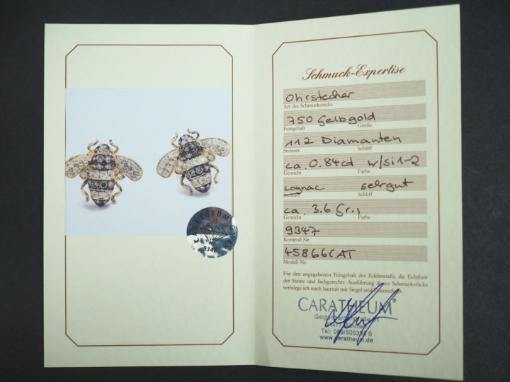 	Paire de perce-oreilles en forme d’abeilles et or jaune, sertis de di