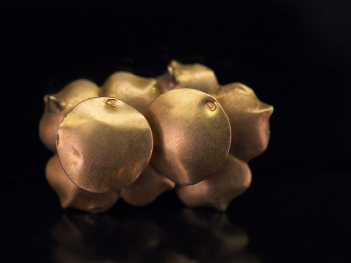 Paire de boutons de col Napoléon III en or jaune, émail noir et blanc,