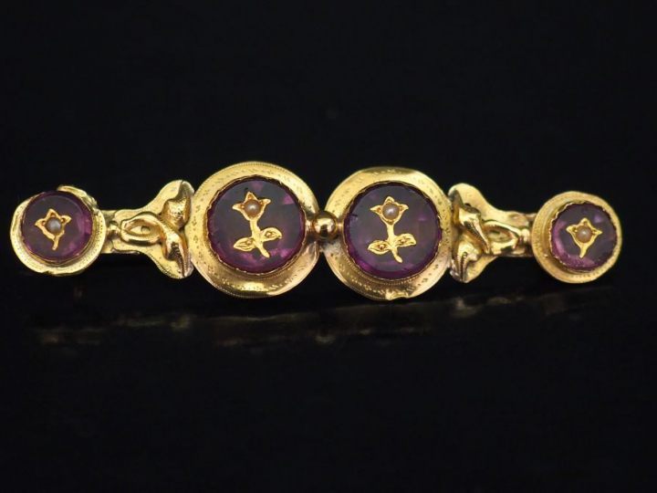 Broche barrette Napoléon III en or jaune, sertie de quatre améthystes 