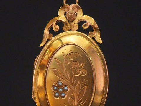 Pendentif porte-photo Napoléon III en or jaune, à décor de branchage f