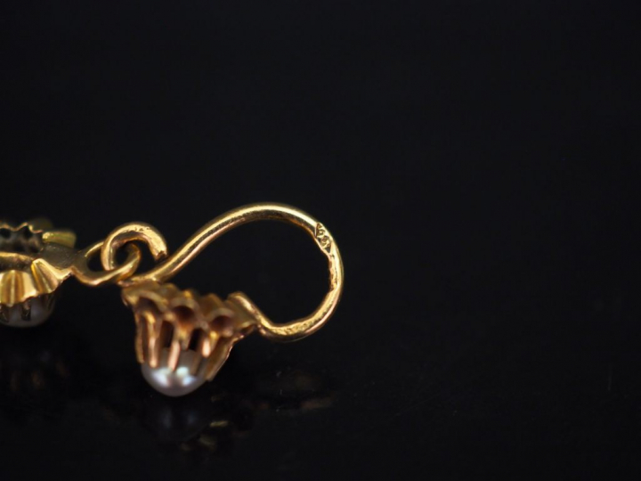 Pendentif Napoléon III en forme de croix en or jaune, serti de sept pe