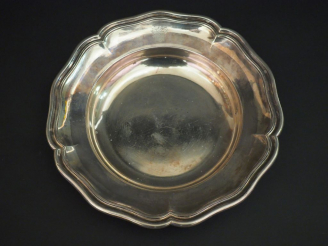 Vente aux enchères Plat creux de style Louis XV en argent, poinçon Minerve, modèle à file