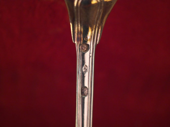 Ménagère en vermeil, modèle à filet, armorié. Comprenant :  - dix-huit