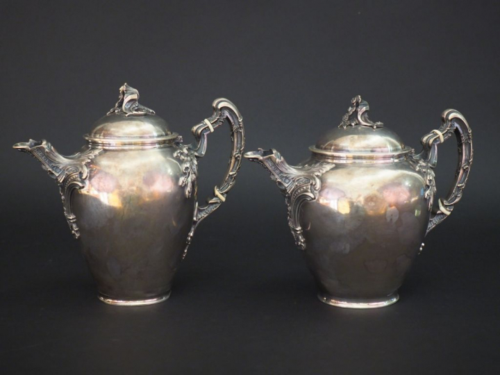 Théière et cafetière Napoléon III de style rocaille en argent, poinçon