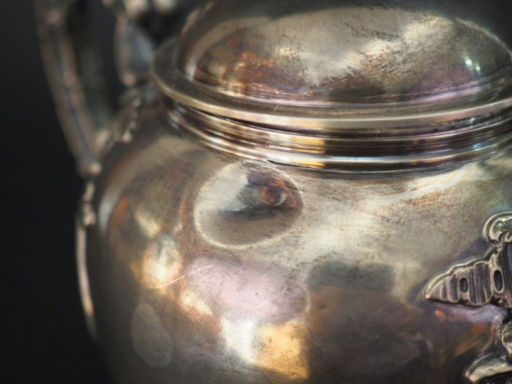 Théière et cafetière Napoléon III de style rocaille en argent, poinçon